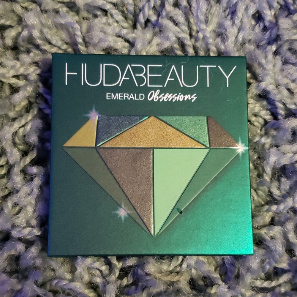 Huda Beauty Emerald Obsessions Eyeshadow Palette